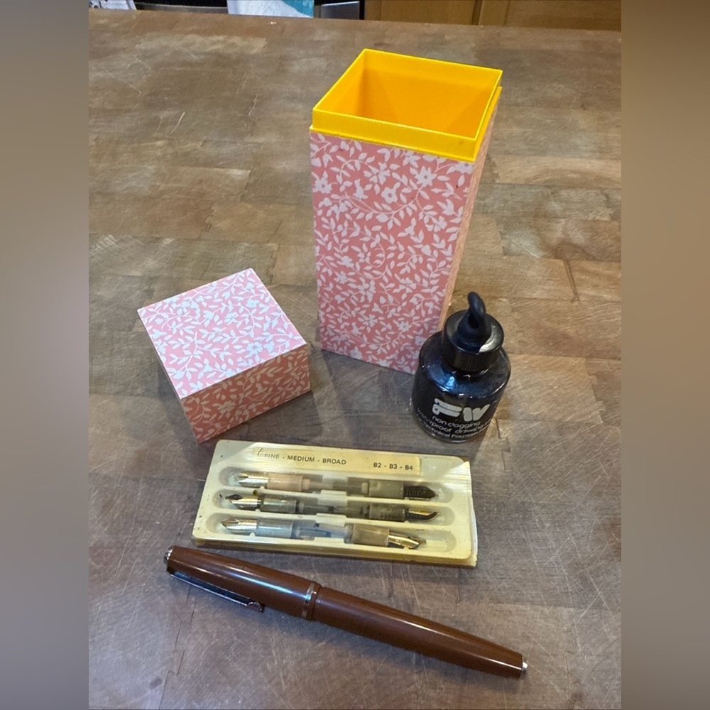 Vintage calligraphy tips Pink Floral Pen Holder Brown Writing Pen
